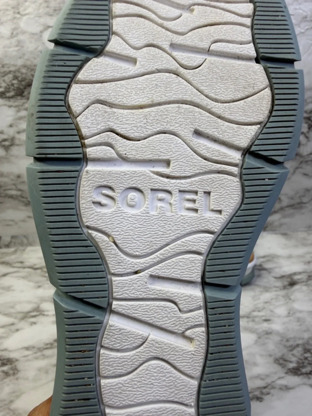 Sorrel Neutral Tan Platform Strappy Sandal with Buckle size 7 almost new